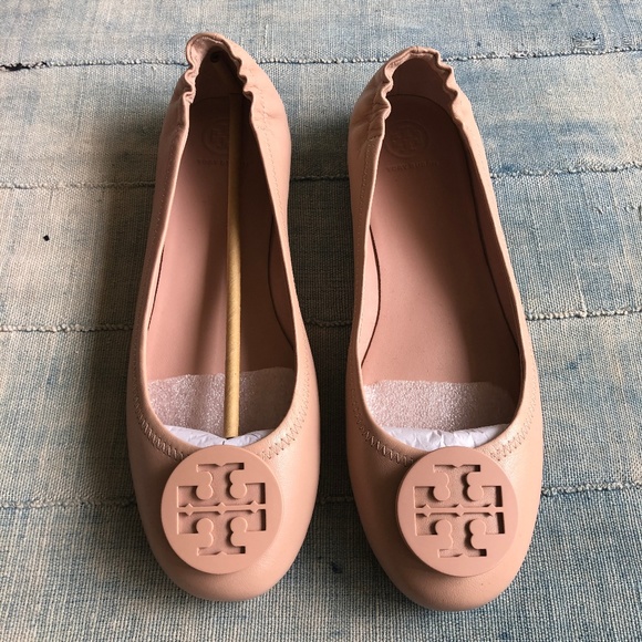 Tory Burch Shoes - TORY BURCH Minnie Travel Ballet Flat in Groan Sand